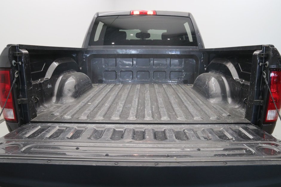 Ram 1500 Classic SLT 2023-16
