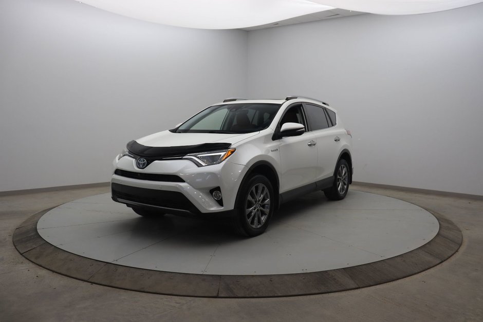 Toyota RAV4 Hybrid  2017 à Jonquière, Québec - w940px