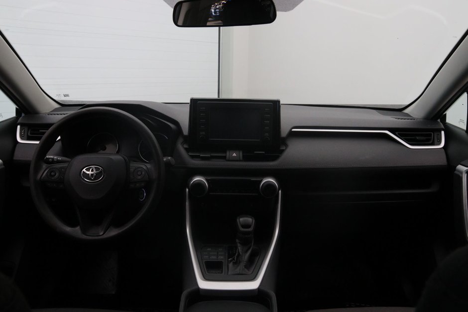 Toyota RAV4 LE 2020-9