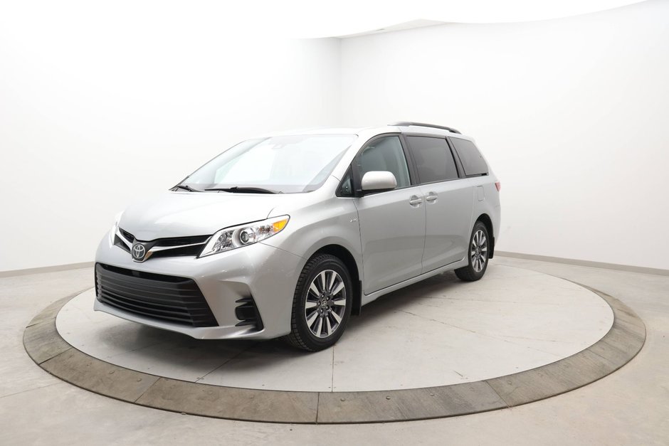 2020 Toyota Sienna in Baie-Comeau, Quebec - w940px