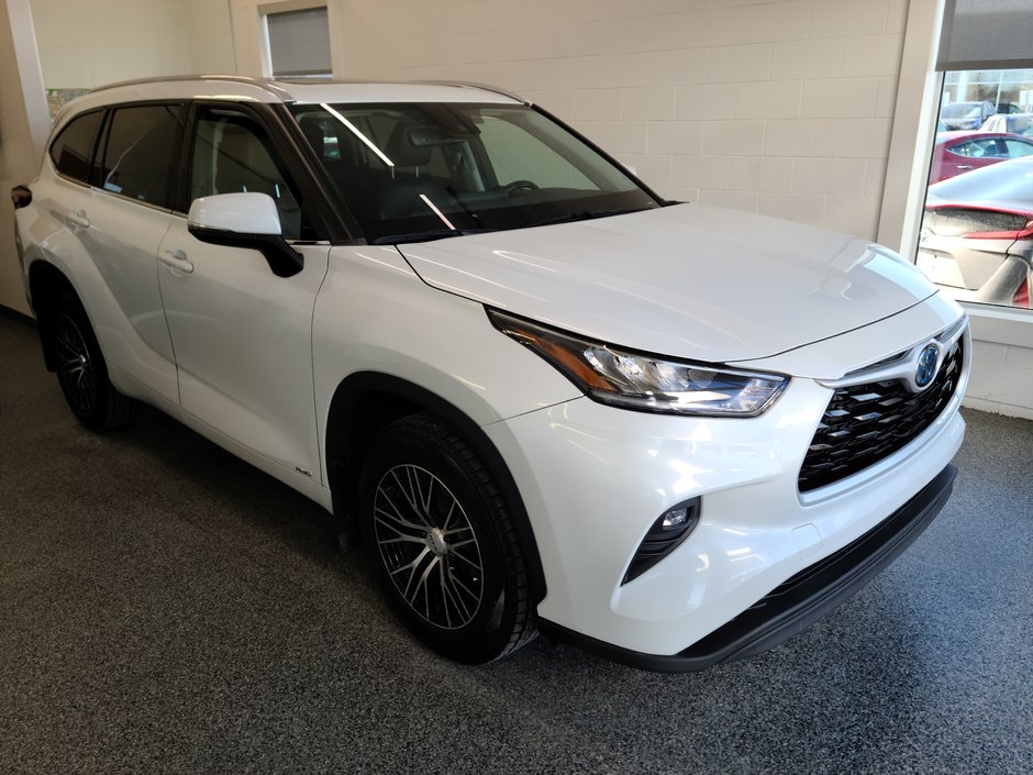 2022  Highlander hybrid XLE AWD, CUIR, in Magog, Quebec