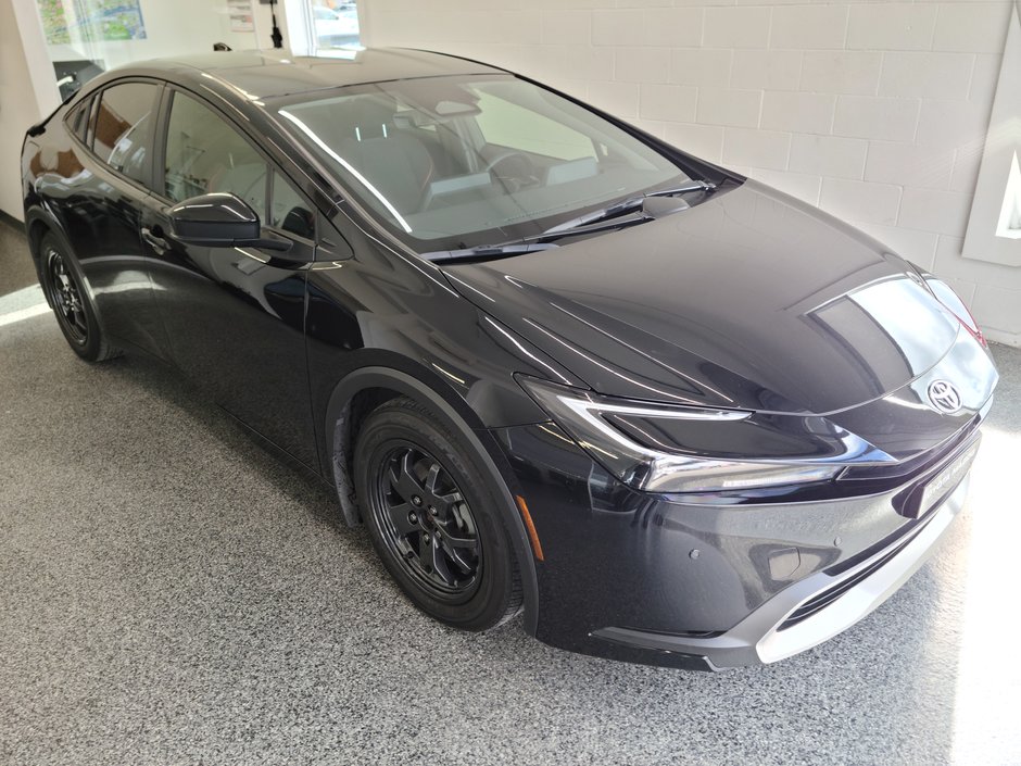 2023  PRIUS PRIME SE, BRANCHABLE, in Magog, Quebec