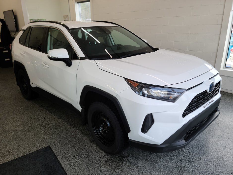 RAV4 Hybrid LE AWD 2022 à Magog, Québec