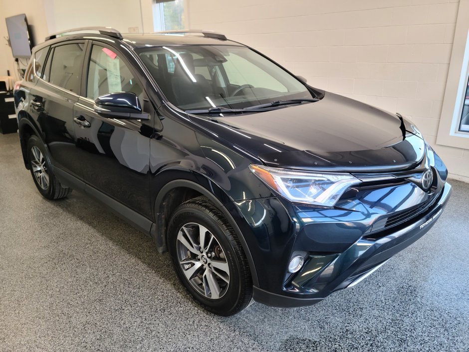 2017  RAV4 XLE AWD, in Magog, Quebec