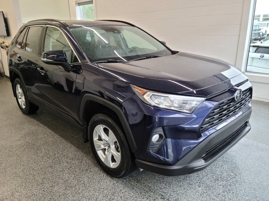 2020  RAV4 XLE AWD, TOIT, MAGS, in Magog, Quebec