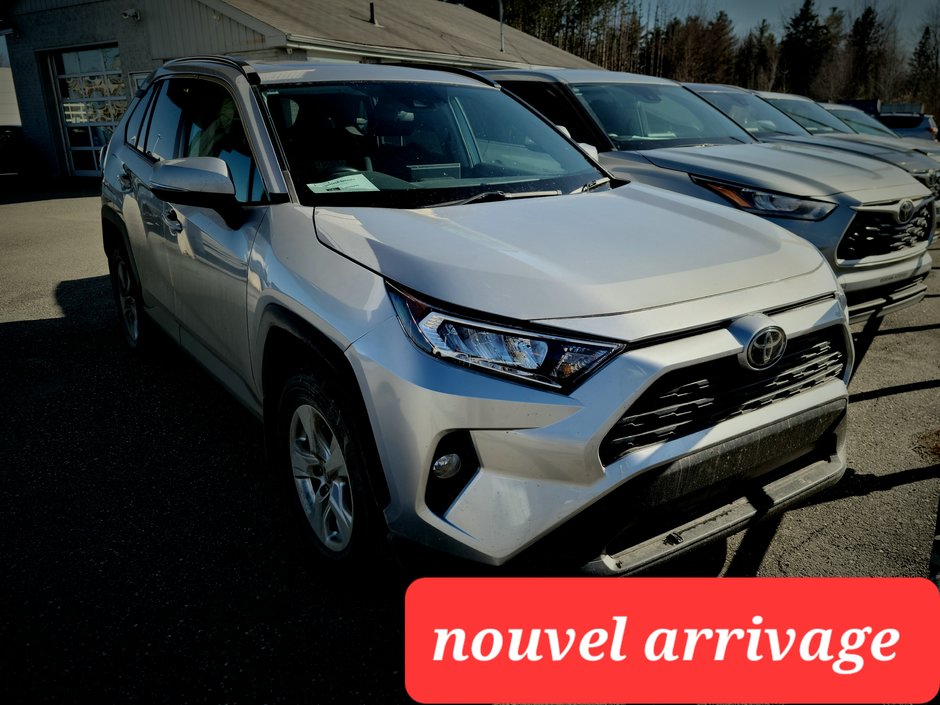 2020  RAV4 XLE AWD, TOIT, MAGS, in Magog, Quebec