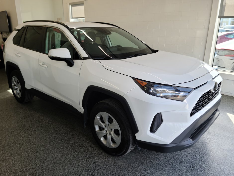 RAV4 LE AWD 2020 à Magog, Québec