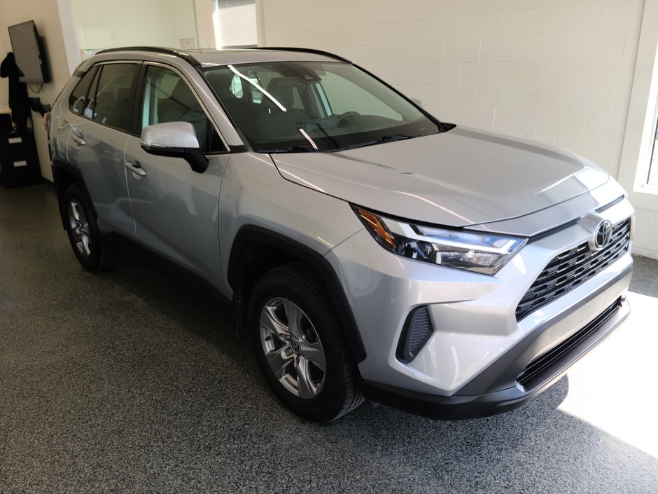 2022  RAV4 XLE AWD, GARANTIE JUSQU EN 2026 in Magog, Quebec