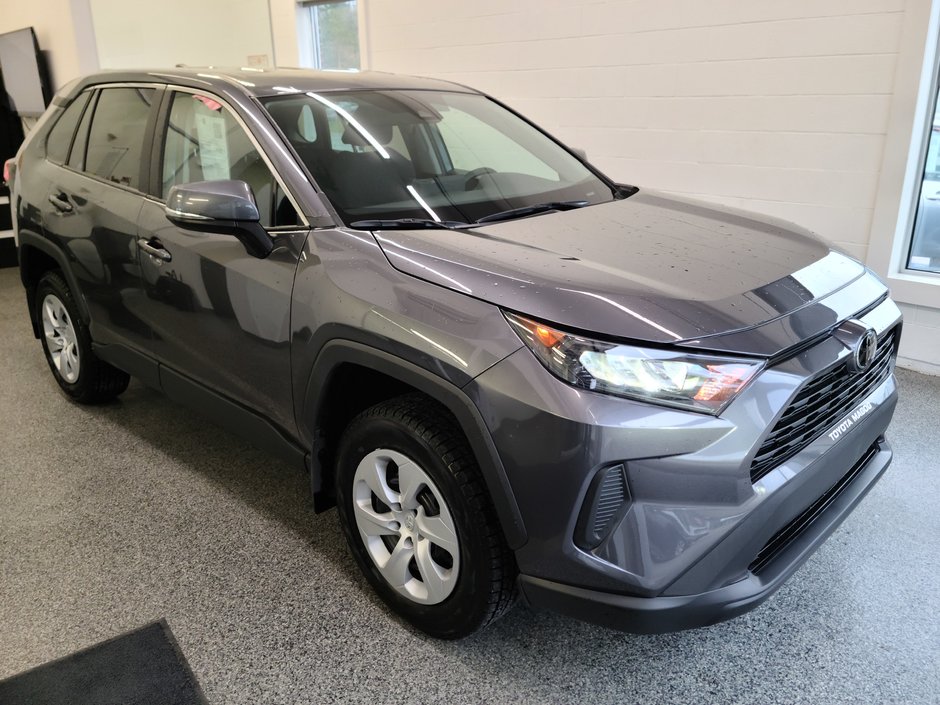 RAV4 LE AWD 2024 à Magog, Québec