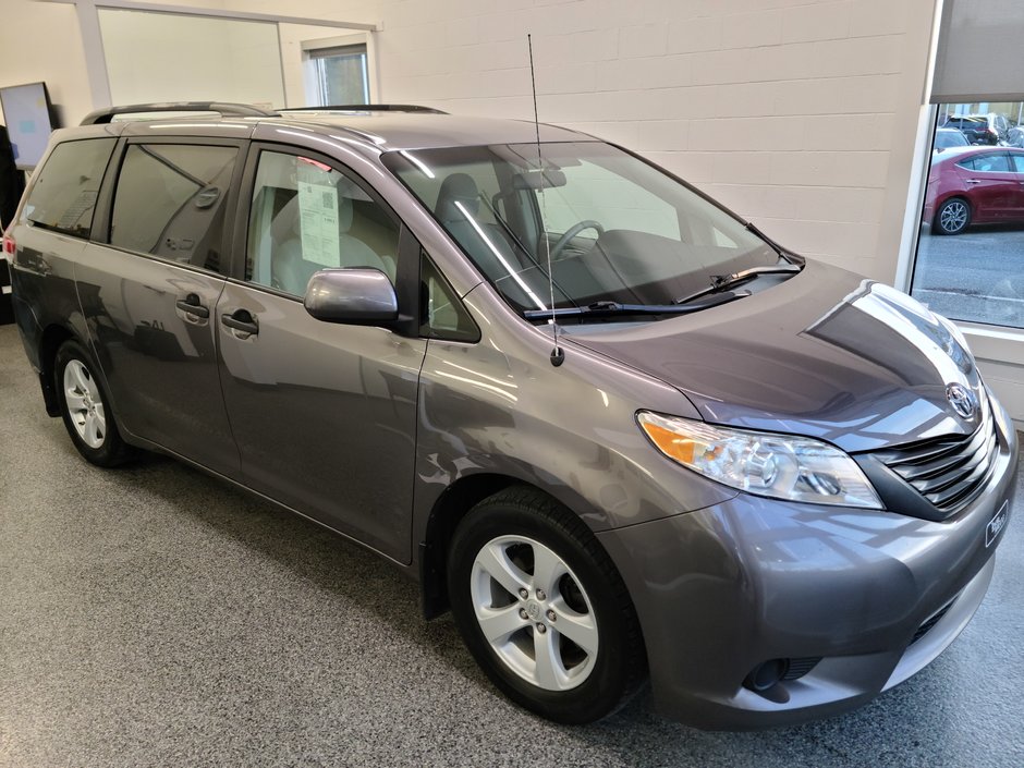 Toyota Sienna CE  7 PASSAGER 2011 à Magog, Québec