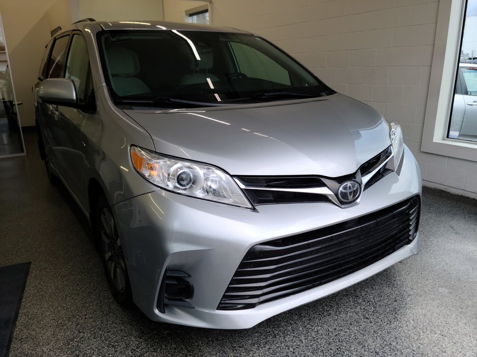 2020  Sienna LE AWD in Magog, Quebec