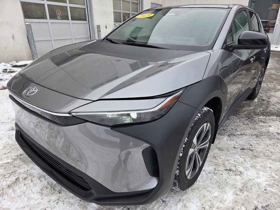 2023 Toyota BZ4X XLE AWD in Mont-Laurier, Quebec - w940px