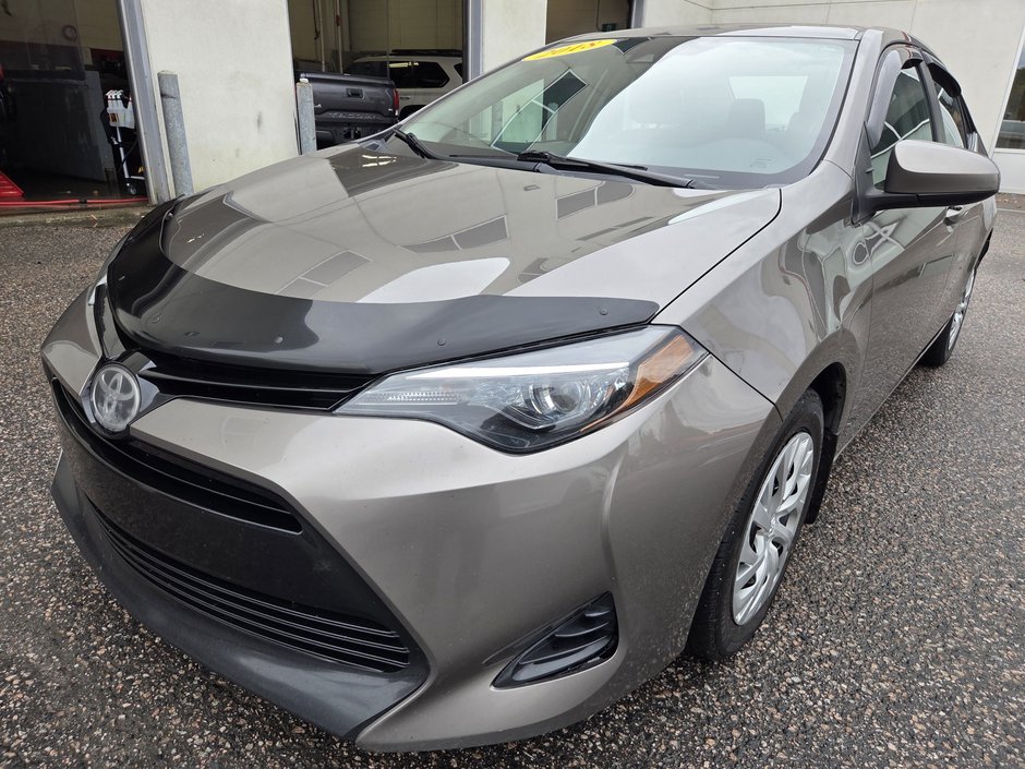 2018 Toyota Corolla LE (A/C) in Mont-Laurier, Quebec - w940px