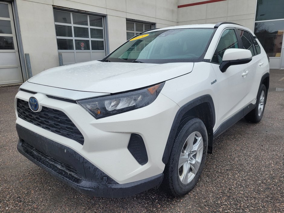 Toyota RAV4 Hybride LE (AWD) 2021 à Mont-Laurier, Québec - w940px