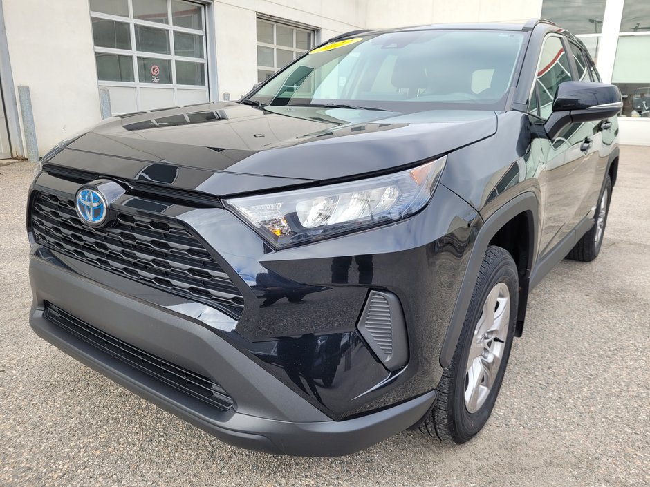 Toyota RAV4 Hybride LE (AWD) 2022 à Mont-Laurier, Québec - w940px