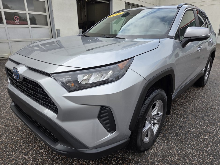 2023 Toyota RAV4 LE (AWD) in Mont-Laurier, Quebec - w940px