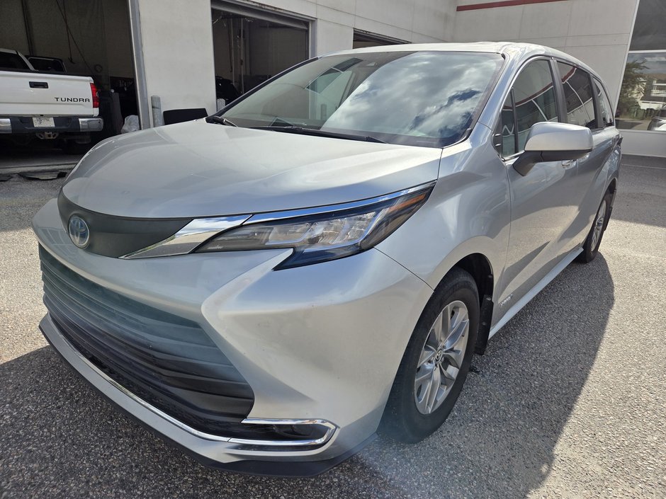 2021 Toyota Sienna XLE AWD in Mont-Laurier, Quebec - w940px