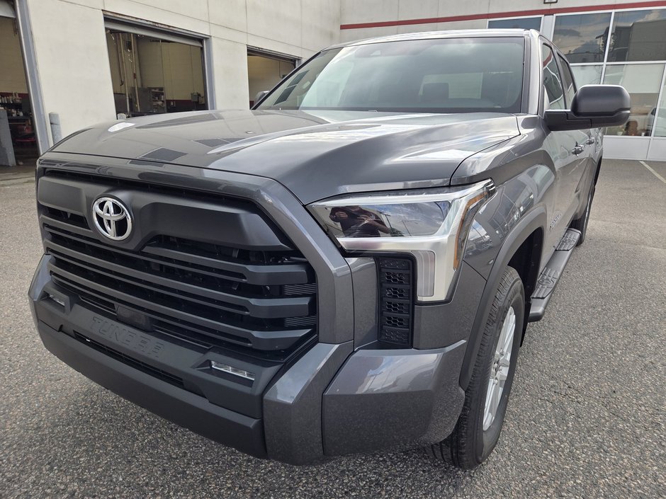 2025 Toyota Tundra SR5 in Mont-Laurier, Quebec - w940px