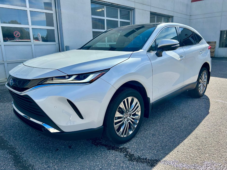 2023 Toyota Venza Hyrbide Limited (AWD) in Mont-Laurier, Quebec - w940px