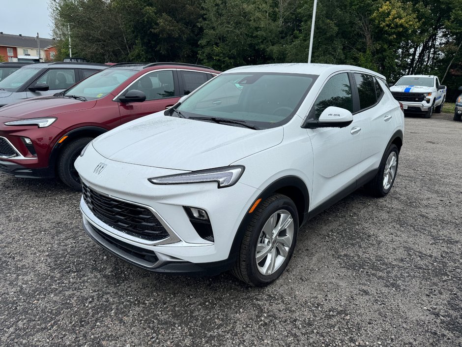 Buick Encore GX Preferred AWD  2025 à Sturgeon Falls, Ontario - w940px