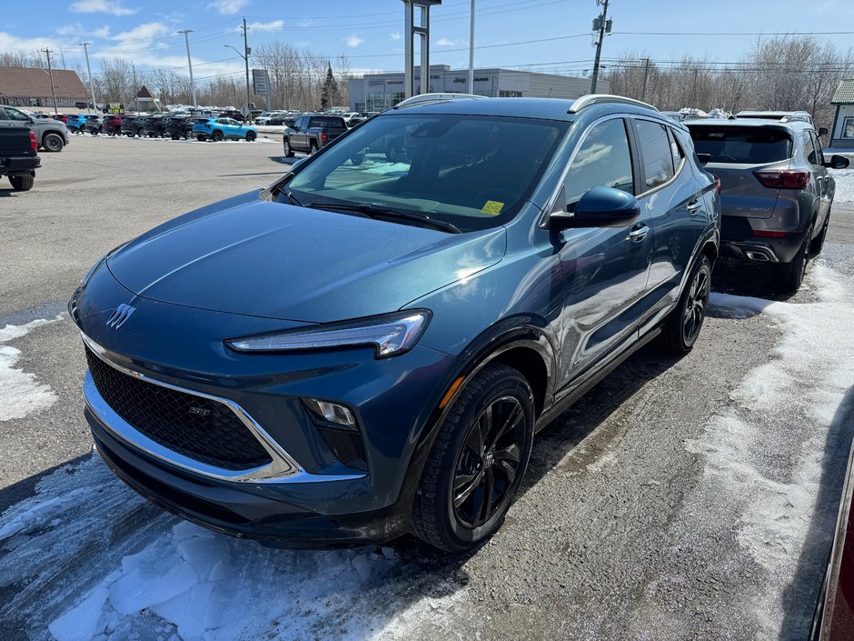 Buick Encore GX  2025 à Sturgeon Falls, Ontario - w940px