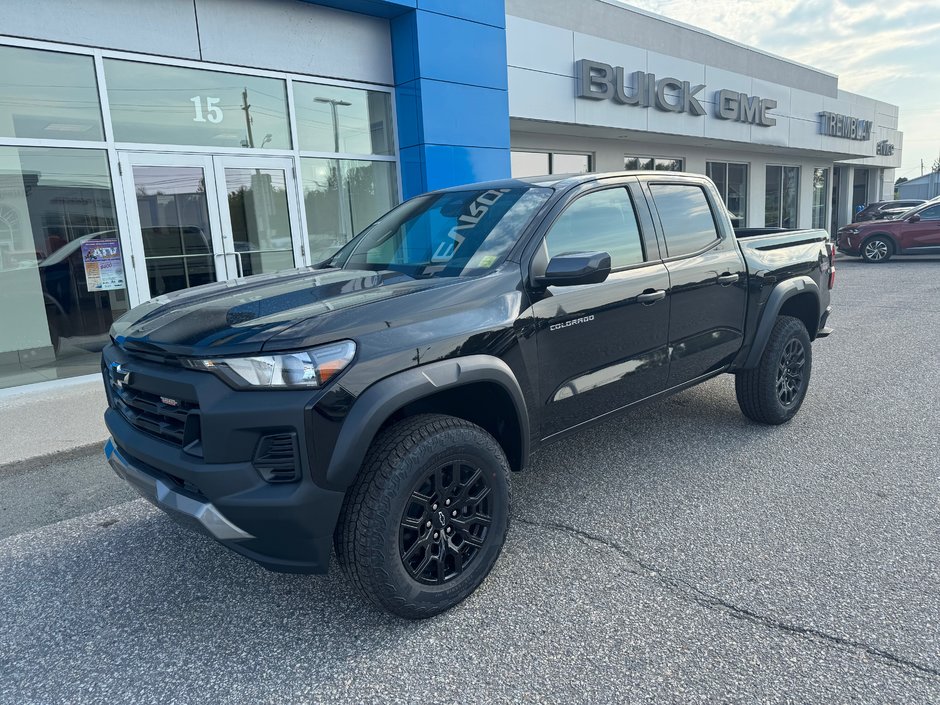 Chevrolet Colorado Trail Boss Crew 4WD  2025 à Sturgeon Falls, Ontario - w940px