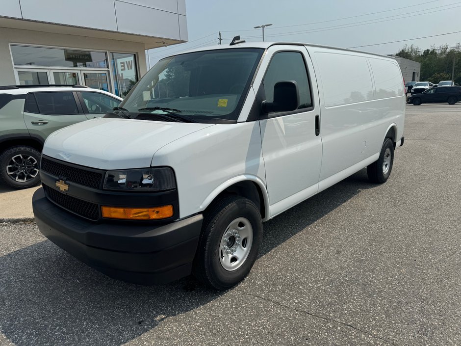 Chevrolet Express Cargo 2500  2025 à Sturgeon Falls, Ontario - w940px