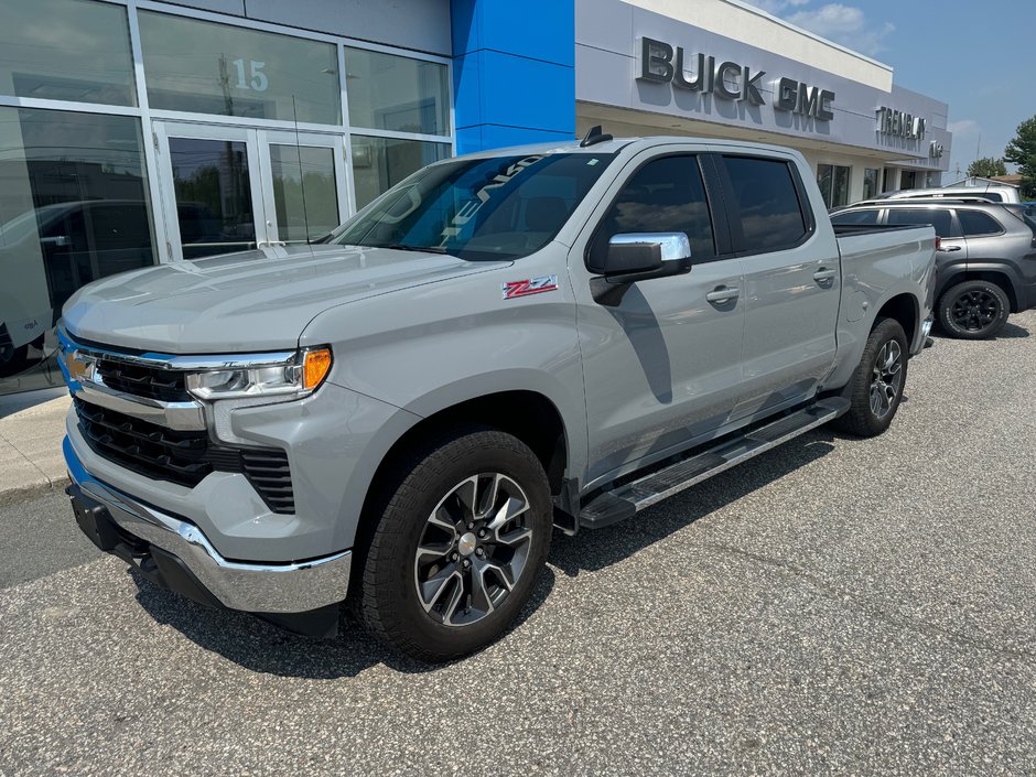 Chevrolet Silverado Short BOX Crew CAB 1500 4WD  2024 à Sturgeon Falls, Ontario - w940px