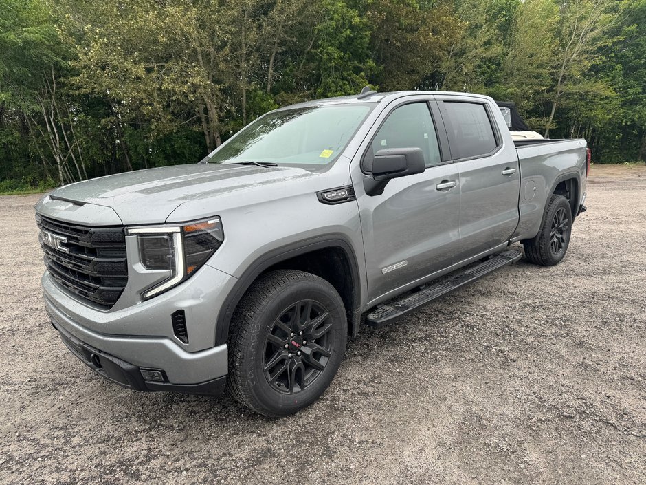 GMC SIERRA 1500 ELEVATION CREW 4WD  2025 à Sturgeon Falls, Ontario - w940px