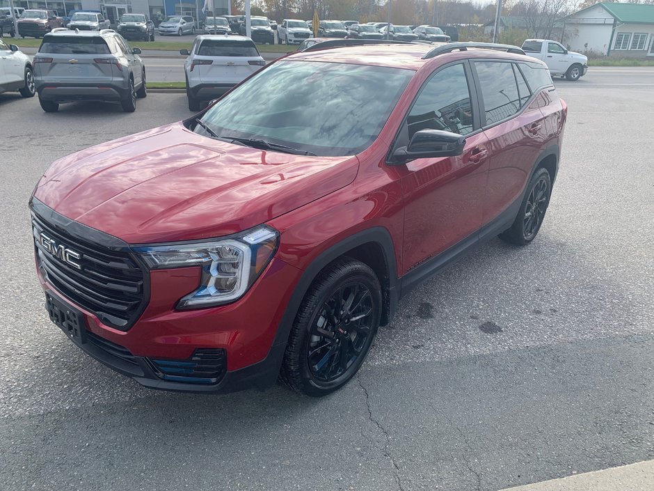 GMC TERRAIN SLE AWD  2024 à Sturgeon Falls, Ontario - w940px