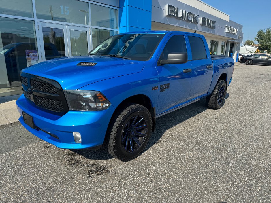 Ram 1500 ClassicTradesman  2022 à Sturgeon Falls, Ontario - w940px