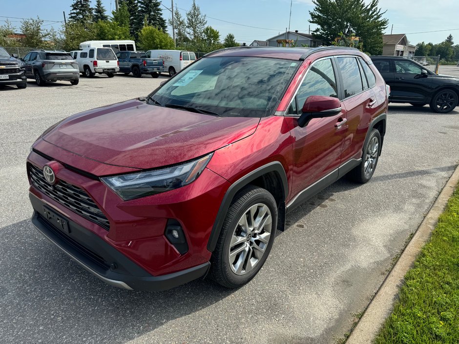 Toyota RAV4 LIMITED  2023 à Sturgeon Falls, Ontario - w940px
