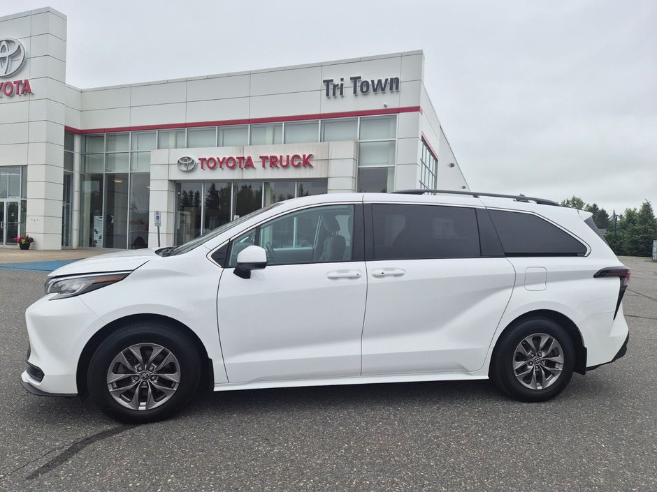 2023 Toyota SIENNA LE AWD in Temiskaming Shores, Ontario