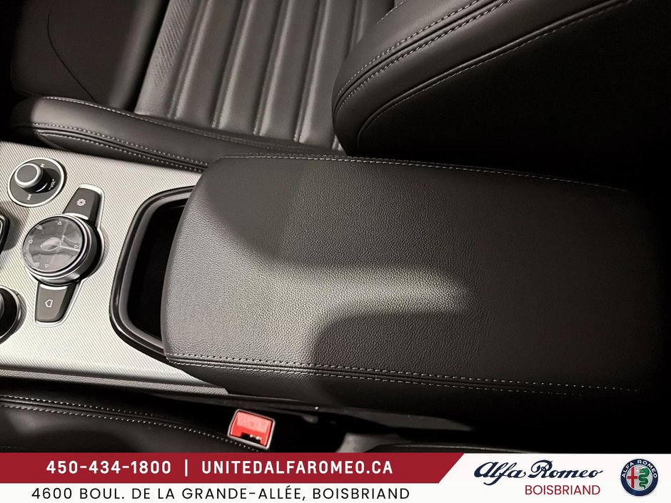 2025 Alfa Romeo Stelvio-18