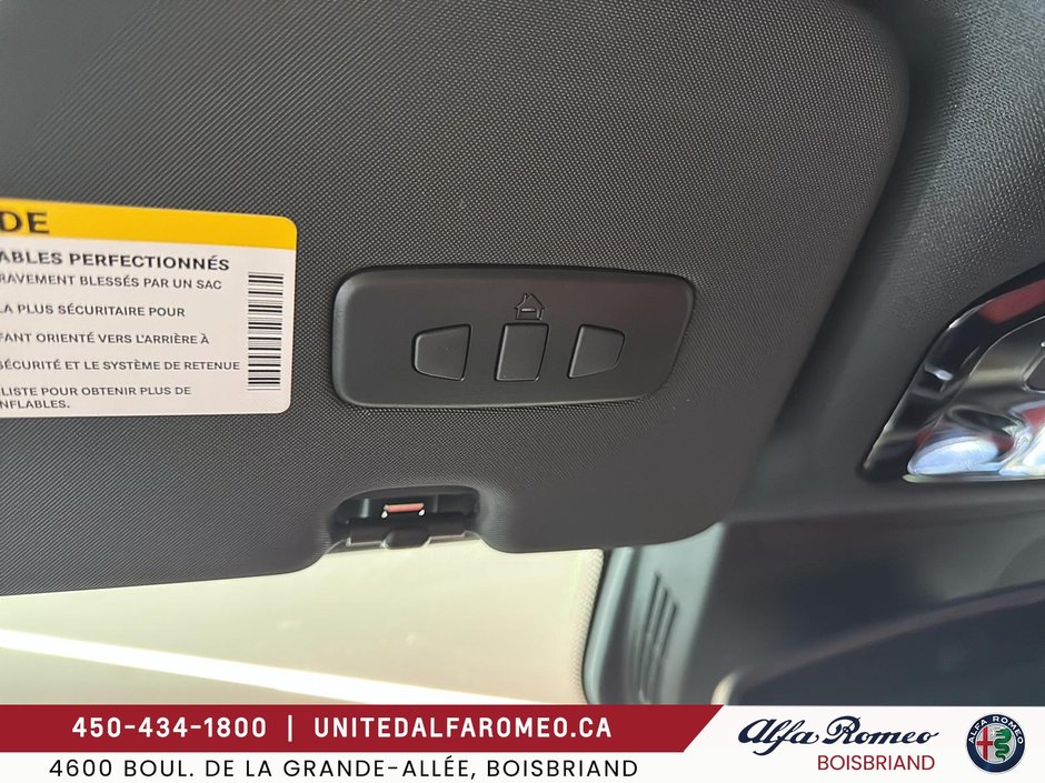 Alfa Romeo Stelvio  2025-18