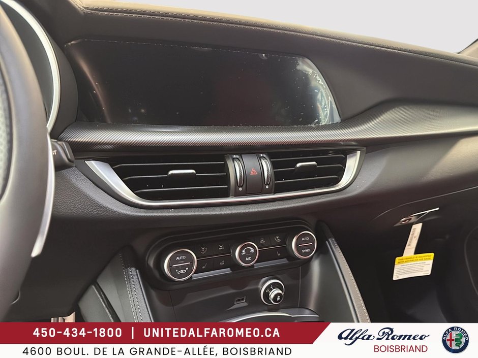 Alfa Romeo Stelvio  2025-13