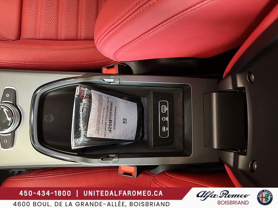 Alfa Romeo Stelvio  2025-16