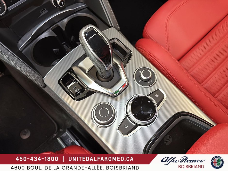 Alfa Romeo Stelvio  2025-14