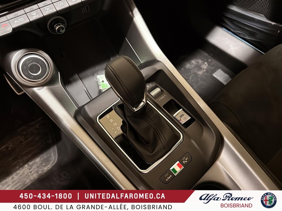 2024 Alfa Romeo Tonale PHEV VELOCE-12