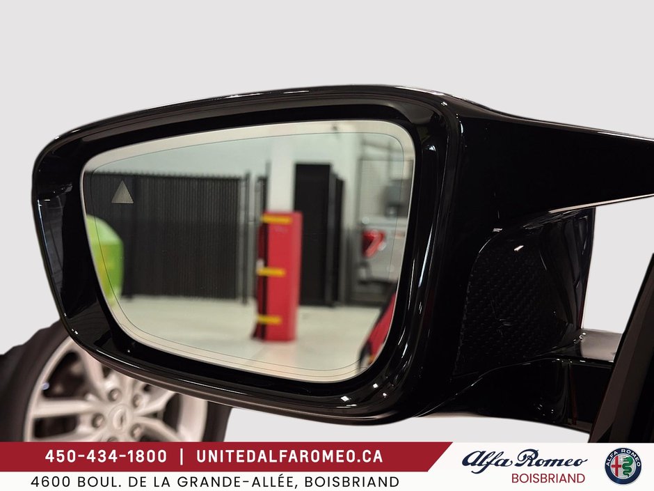 BMW M4 Competition xDrive 2025-33