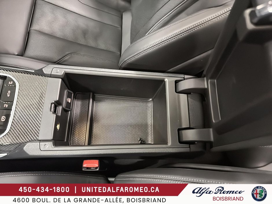 BMW M4 Competition xDrive 2025-24