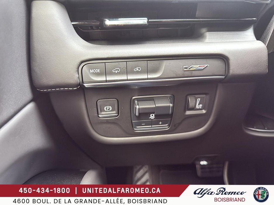2024 Cadillac Escalade AWD V-Series 668HP,TV,FULL-24