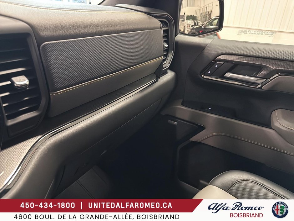 2025 Chevrolet Silverado 1500 ZR2,6.2L,CREWCAB,TOIT,NAVI,BAS MILLAGE-24