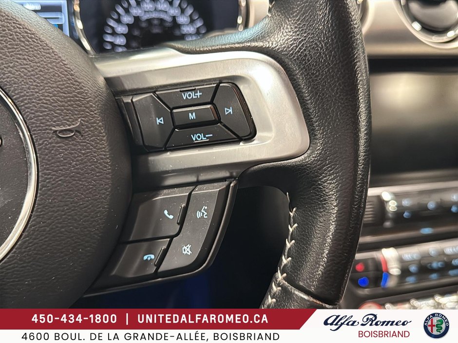 Ford Mustang GT Premium,MANUELLE,CONVERTIBLE,BAS MILLAGE 2015-16
