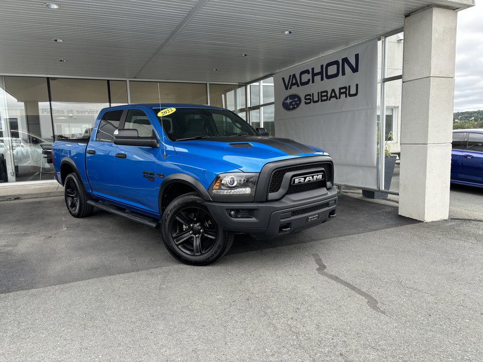 1500 Classic Warlock 4x4 Crew Cab 5'7  Box 2022 à Saint-Georges, Québec