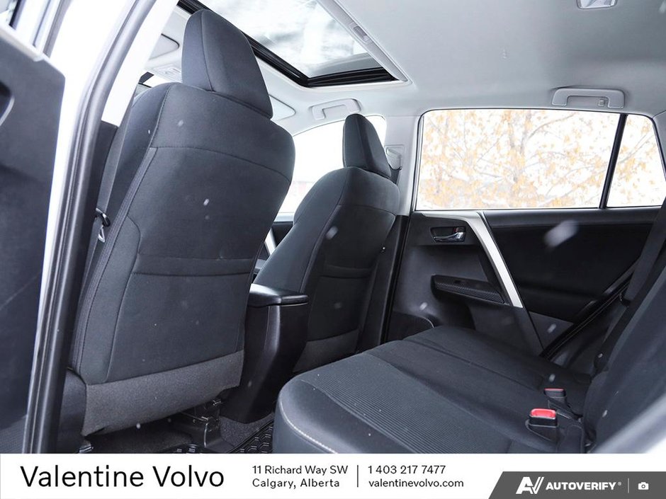 2015 Toyota RAV4 XLE-23