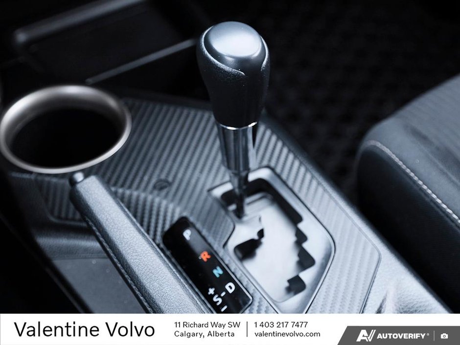 2015 Toyota RAV4 XLE-18