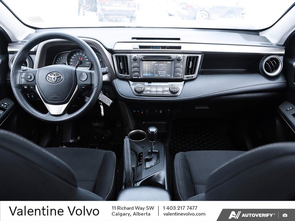 2015 Toyota RAV4 XLE-24