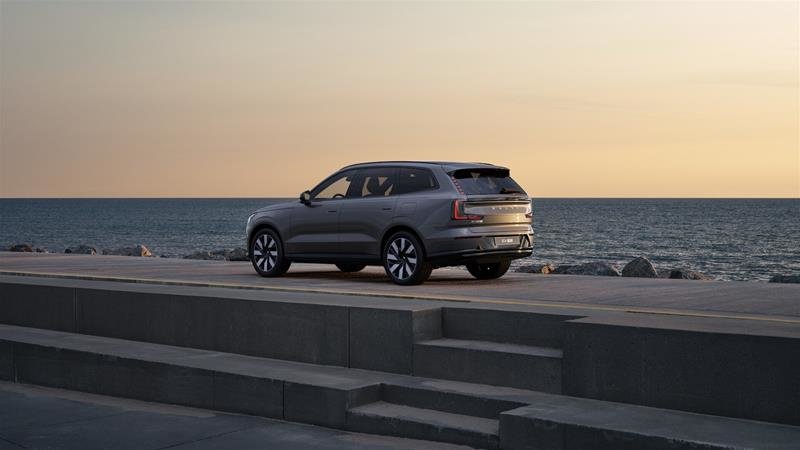 2025 Volvo EX90 Ultra 7-Passenger-1