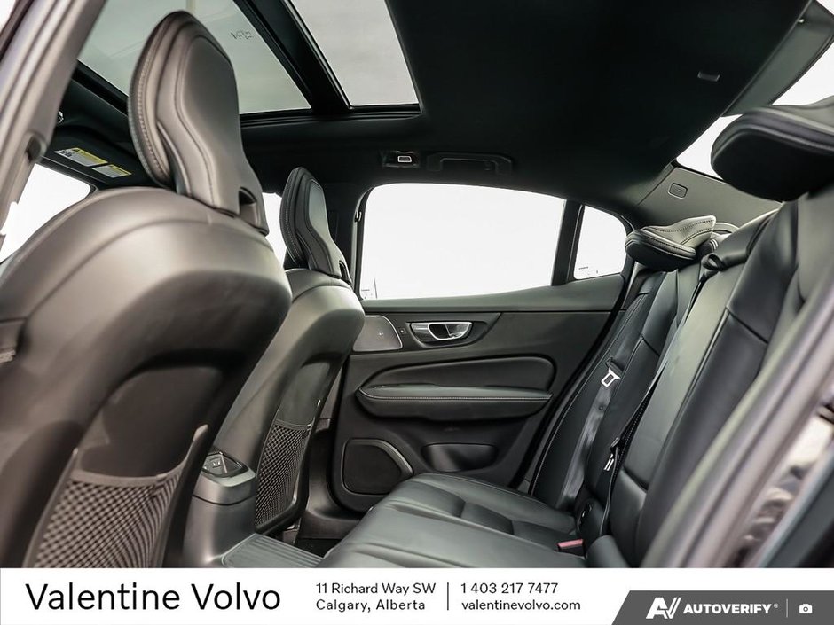 2025 Volvo S60 Plug-In Hybrid Ultra Black Edition-23